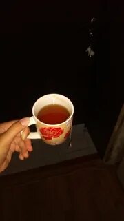 На столе 17 кружек с чаем