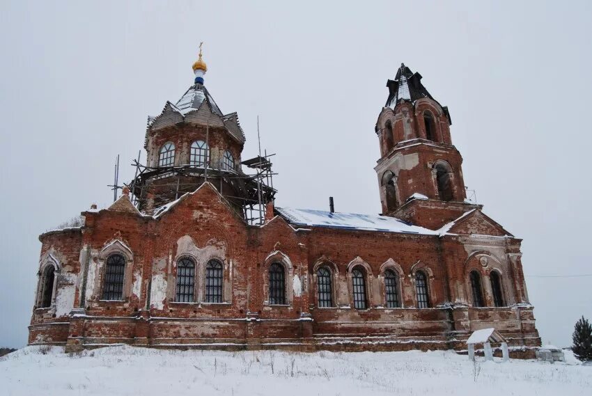 Погода никольское сысертский. Храм Архангела Михаила в Новоипатово. Новоипатово Сысертский район храм. Церковь в Новоипатово Свердловской области. Село Новоипатово храм.