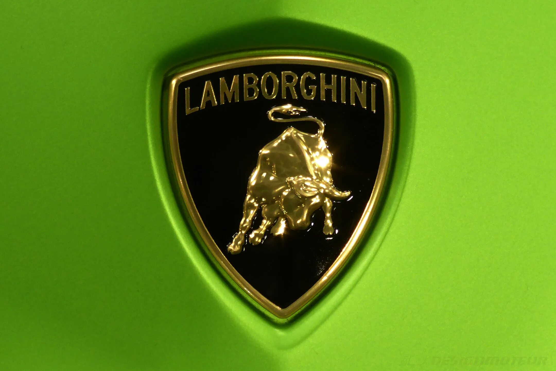 Ламборгини авентадор значок. Эмблема Ламборджини. Значок Lamborghini SVJ. Ламборджини шильдик. Новый значок ламборгини