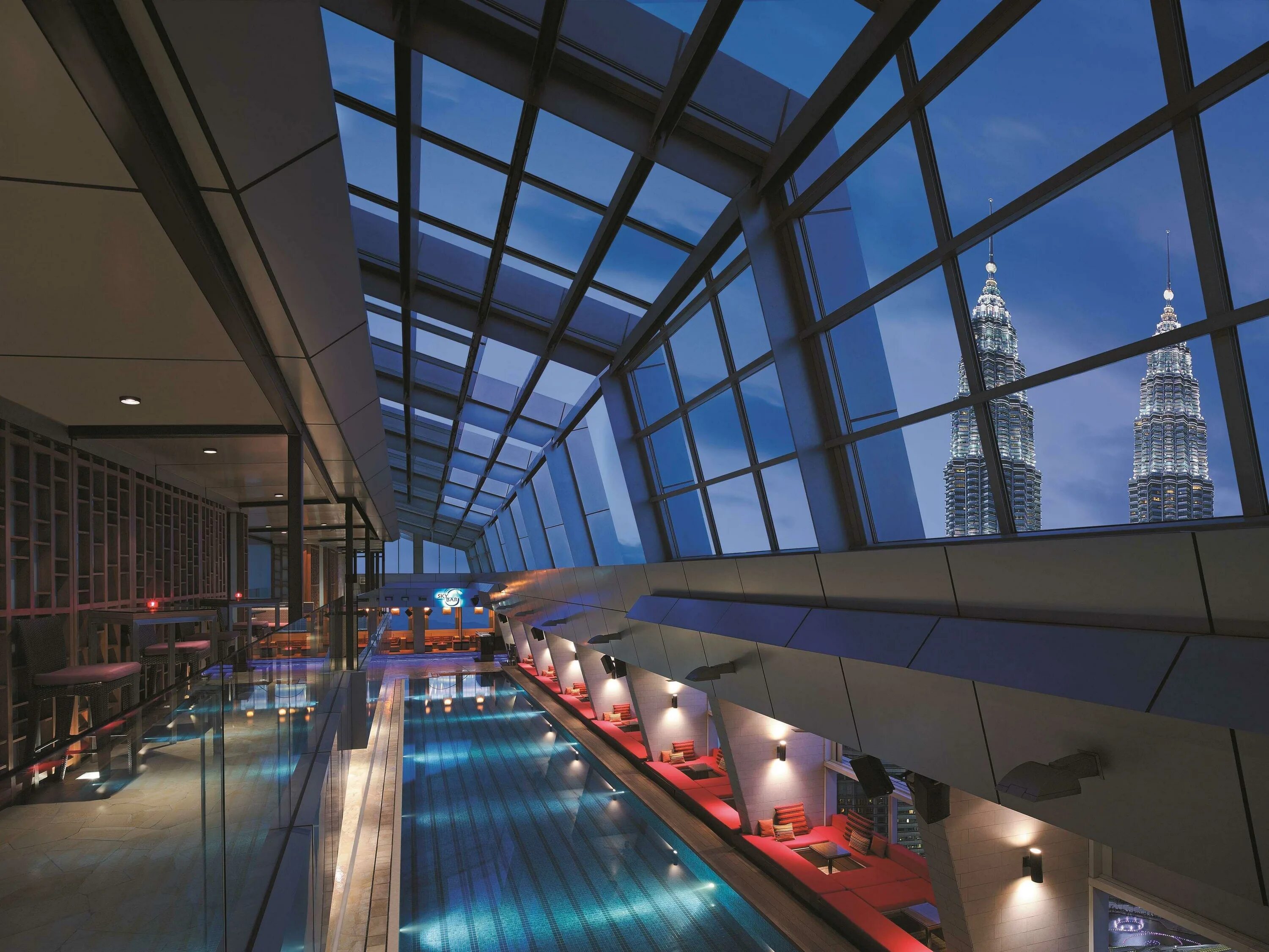 Отель traders малайзия. Traders hotel. Traders hotel kuala lumpur 5* фото. Sky bar куала лумпур. Отель «traders hotel, kuala lumpur» в куала-лумпур.