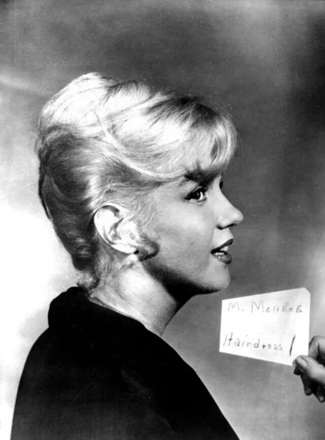 Монро давай. Мэрилин монро фильм 1951. Бурлеск мэрилин монро. Монро давай. Мэрилин монро 1960.