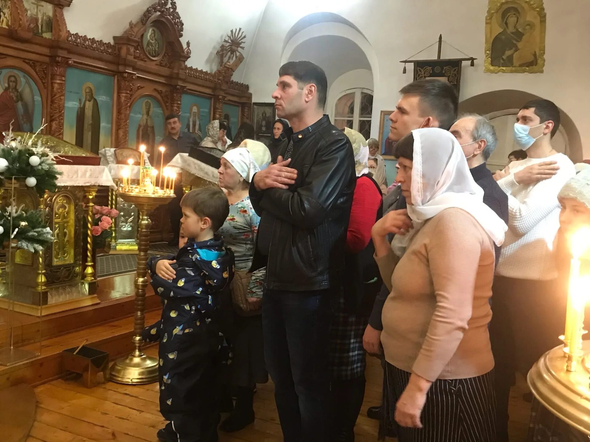 Служба в соборе смоленск. Служба в соборе смоленск. Смоленск успенский собор икона дмитрия. Литургия картинки. Служба в соборе смоленск.