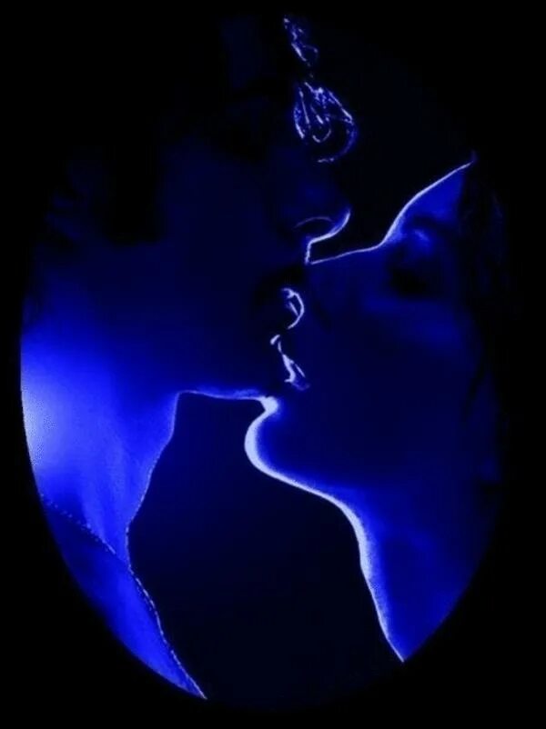 Страстный поцелуй. Поцелуй страсть. Нежный поцелуй. Ночной поцелуй мужчине.