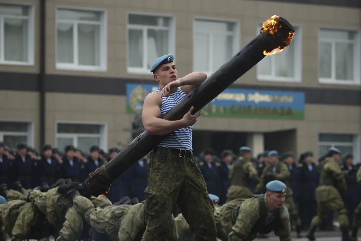 Рязань десантники. Войска РФ ВДВ Рязань. Рязанское училище ВДВ. Спецназ ВДВ Рязань. Военная часть в Рязани ВДВ.