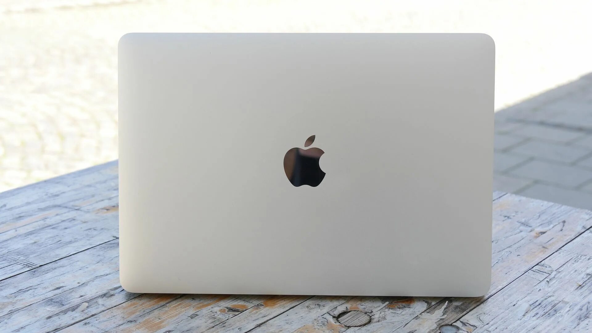 MACBOOK 2015. Карышка Мак бука. MACBOOK крышка. Задняя крышка макбука. Сервис макбук apple ros