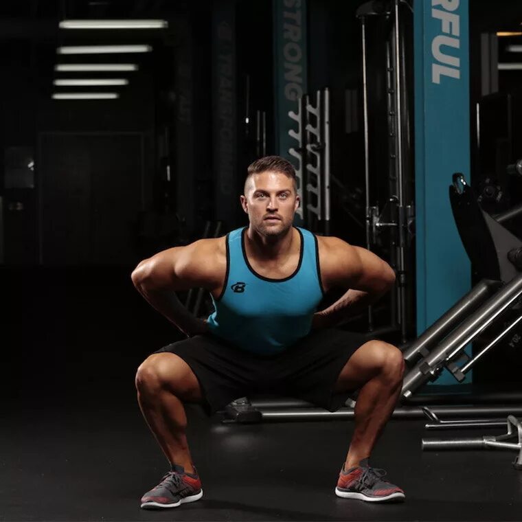 Тренировка ног. Упражнения на бёдра для мужчин. Тоенирлвкс ра ноги в тренажерном зале. Разгибание на квадрицепс в тренажере. Варианты тренировки ног.