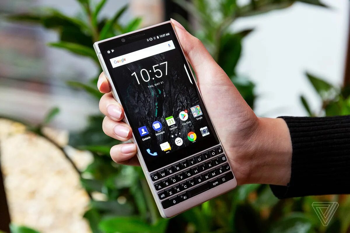 Blackberry 5g. Блэкберри на рабочий стол. Блэкберри кей 2. New key 2. Blackberry key2.