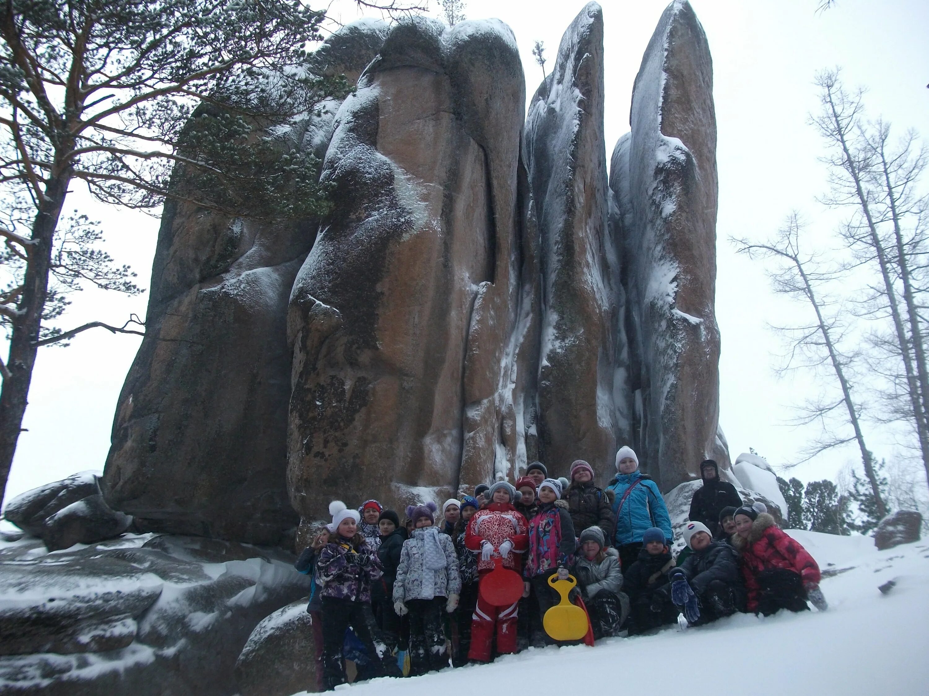 Красноярск край час. Заповедник столбы Красноярск экскурсии. Красноярские столбы заповедник экскурсия. Красноярск хайкинг туризм столбы. Обзорная экскурсия Красноярск.