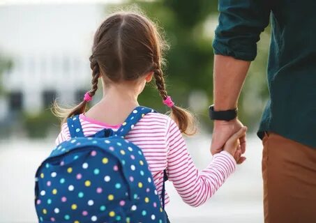 My sister walk to school