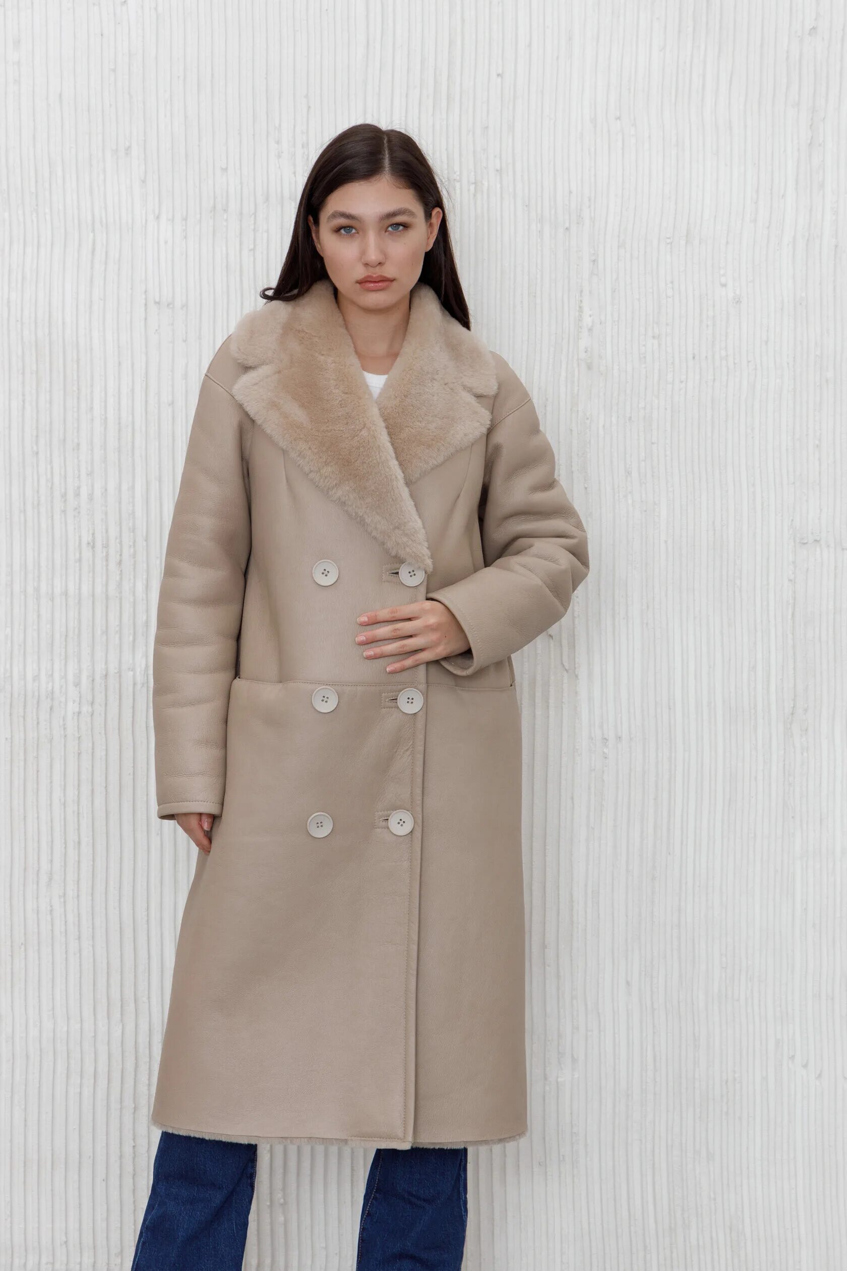 Двубортные дубленки. Двубортные дубленки. Двубортные дубленки. Original shearling дубленка двубортная. Тренч из овчины burberry.