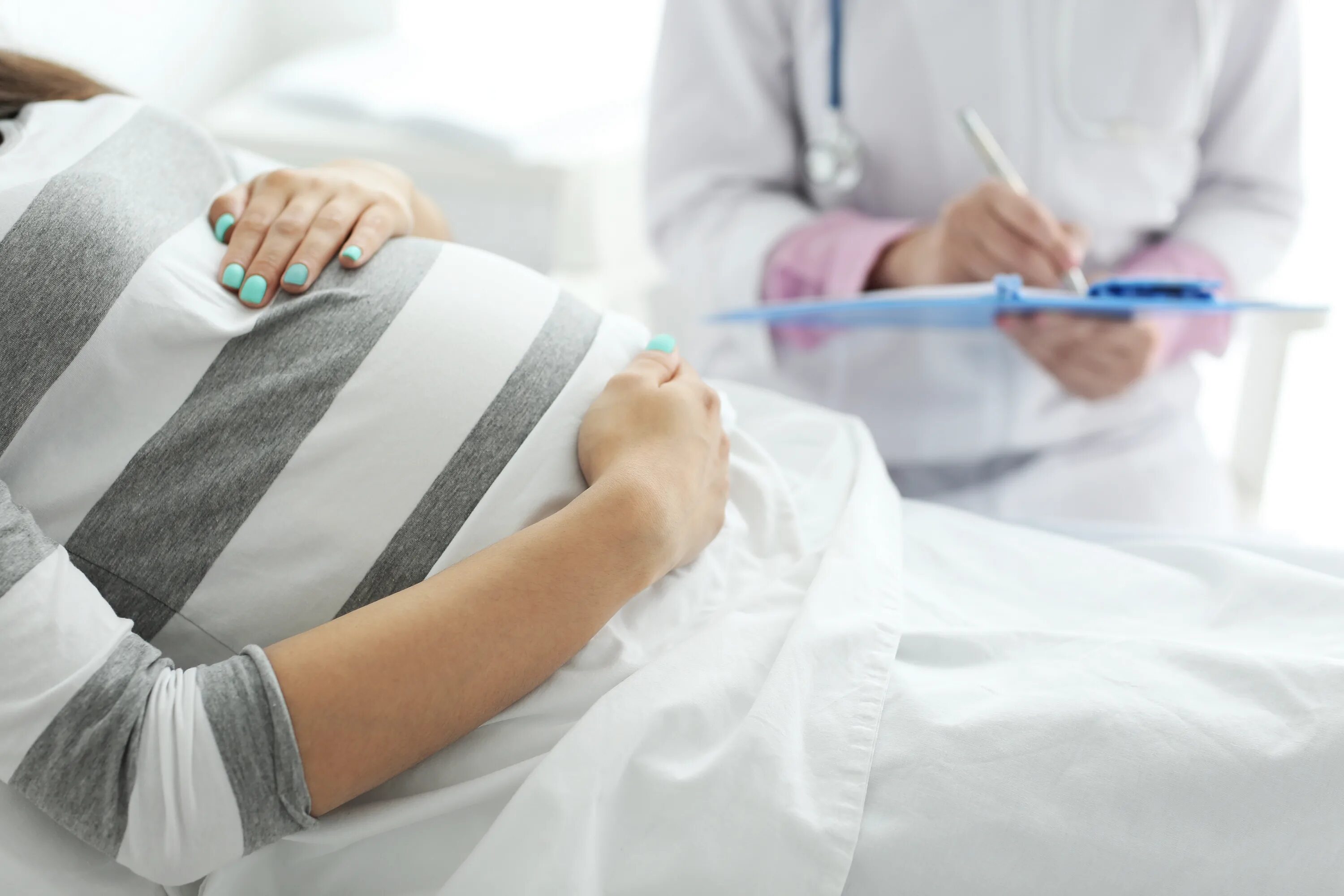 Госпитализация беременных. Беременные женщины в больнице. Врачи перед беременностью