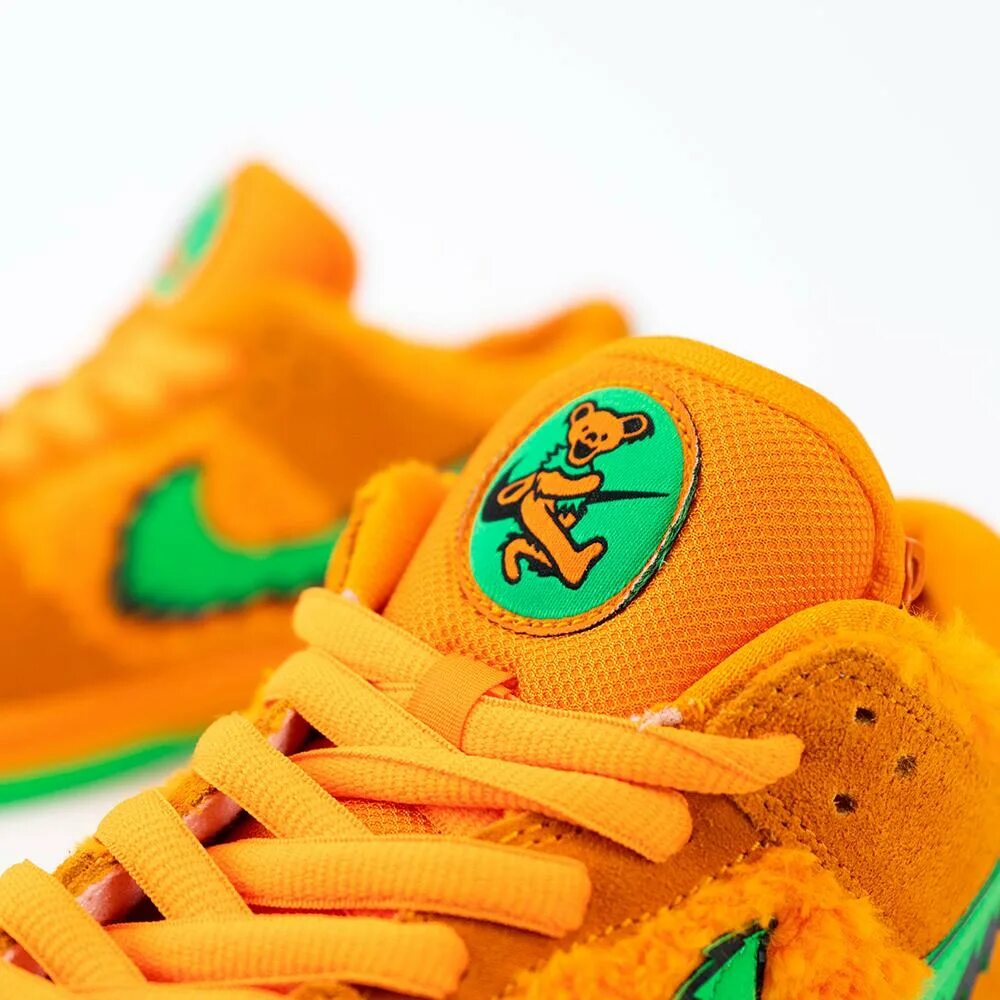 Шнуровка dunk. Nike SB Dunk Orange Bear. Nike Dunk Green Orange. Grateful Dead x Nike SB Dunk Low Orange Bear. Nike Dunk плюшевые.