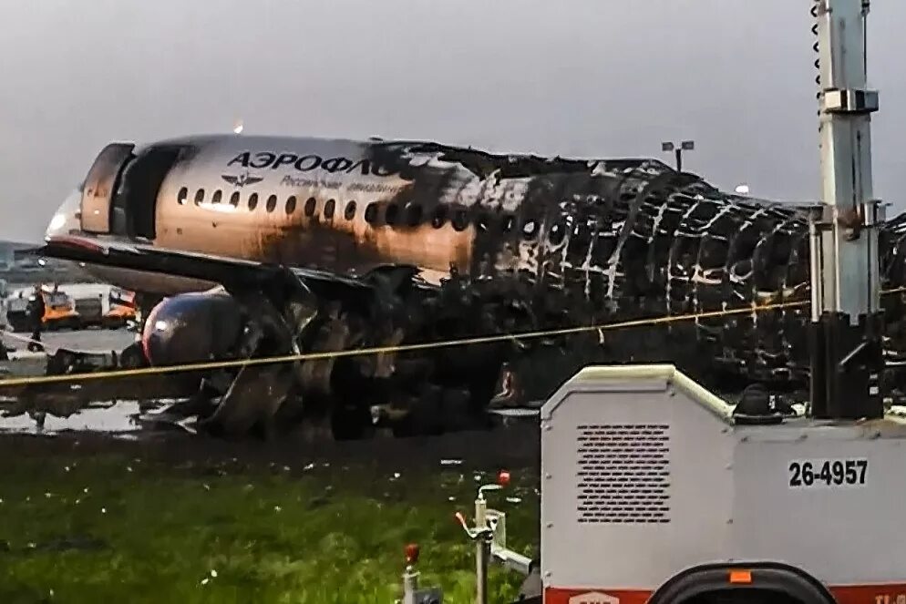 Крушение ssj 100 в шереметьево. Рухнул суперджет. Авиакатастрофа ssj-100 в шереметьево. Рухнул суперджет. Катастрофа суперджет 100 в шереметьево.