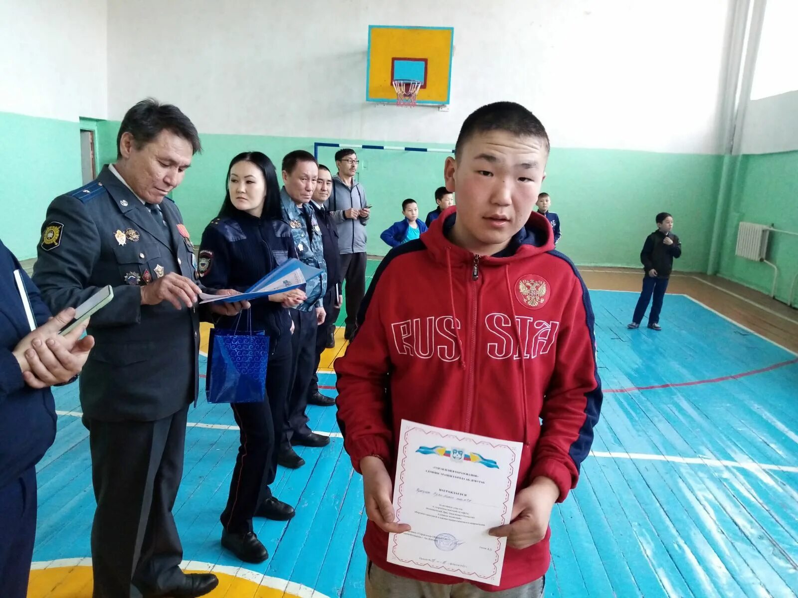 Город АК-Довурак Республики Тыва. АК-Довурак улица Монгуш Марата. Асбест АК-Довурак. Тыва АК Довурак. Администрация ак довурак