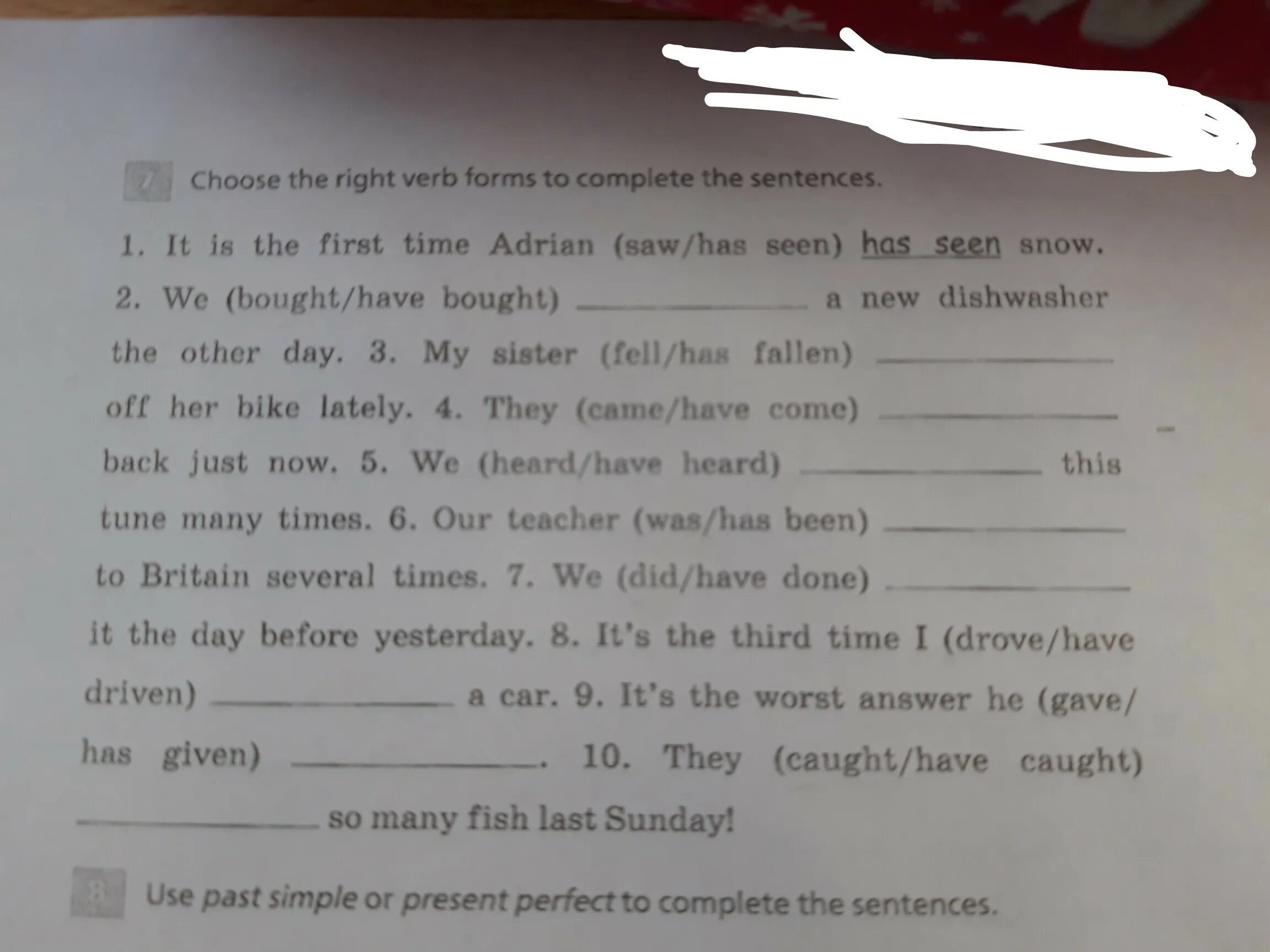 Choose the right verb forms to complete the sentences. Choose the right form of the verb to complete the sentences ответы. Choose the right form of the verb. Choose the right forms to complete the sentences 8 класс. Write the sentences with contractions