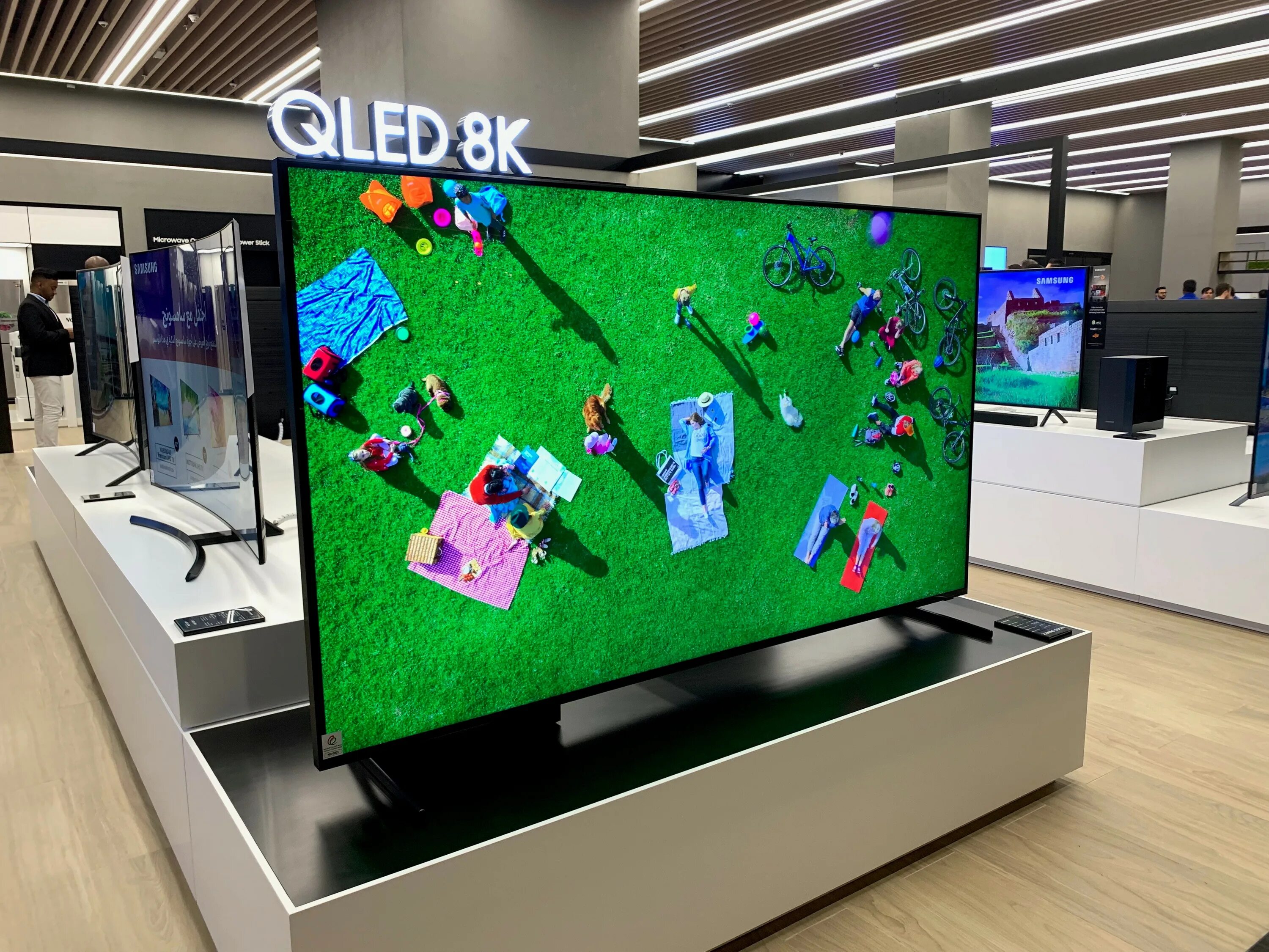 Samsung 8k. ТВ самсунг 8. Телевизор самсунг gled 8k. Samsung TV 2020.