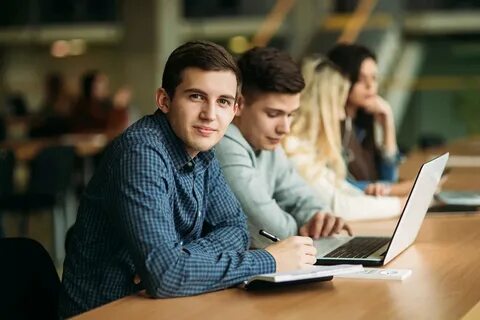 Молодой человек обучался