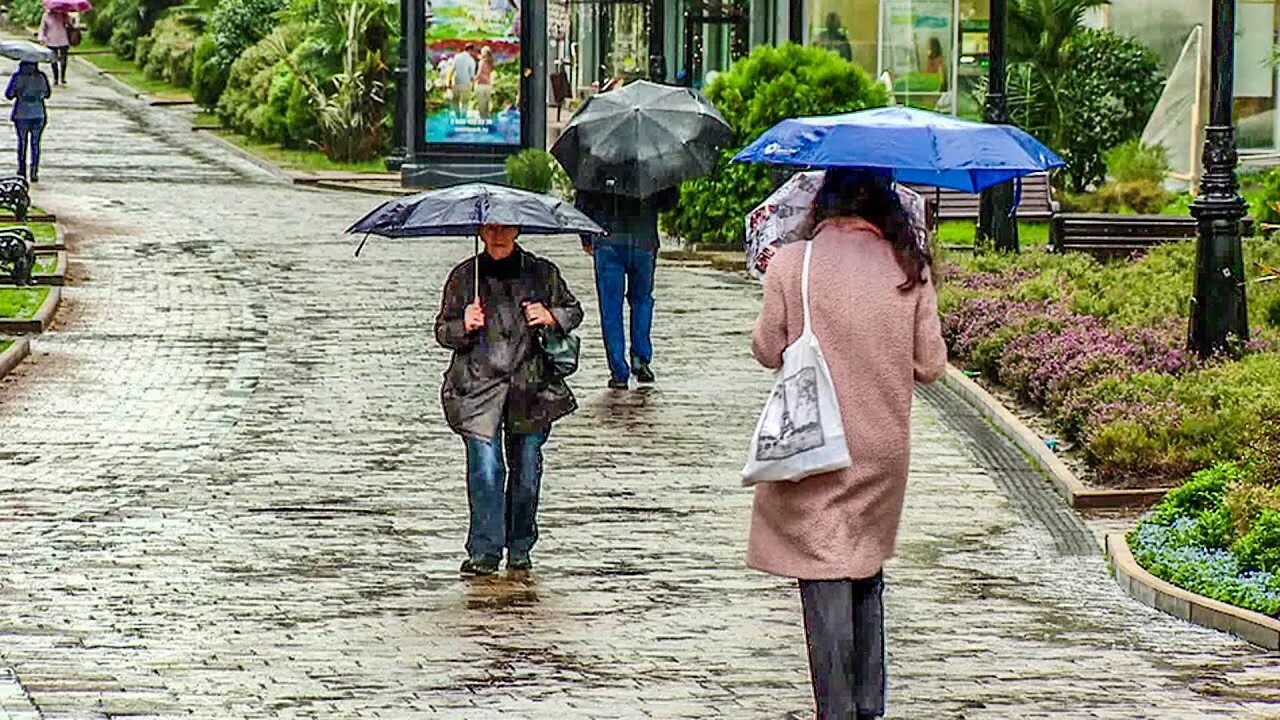 Сочи пасмурно. Дождь в сочи. Сочи потоп 2012. Наводнение в сочи 2015. Адлер потоп 2022.