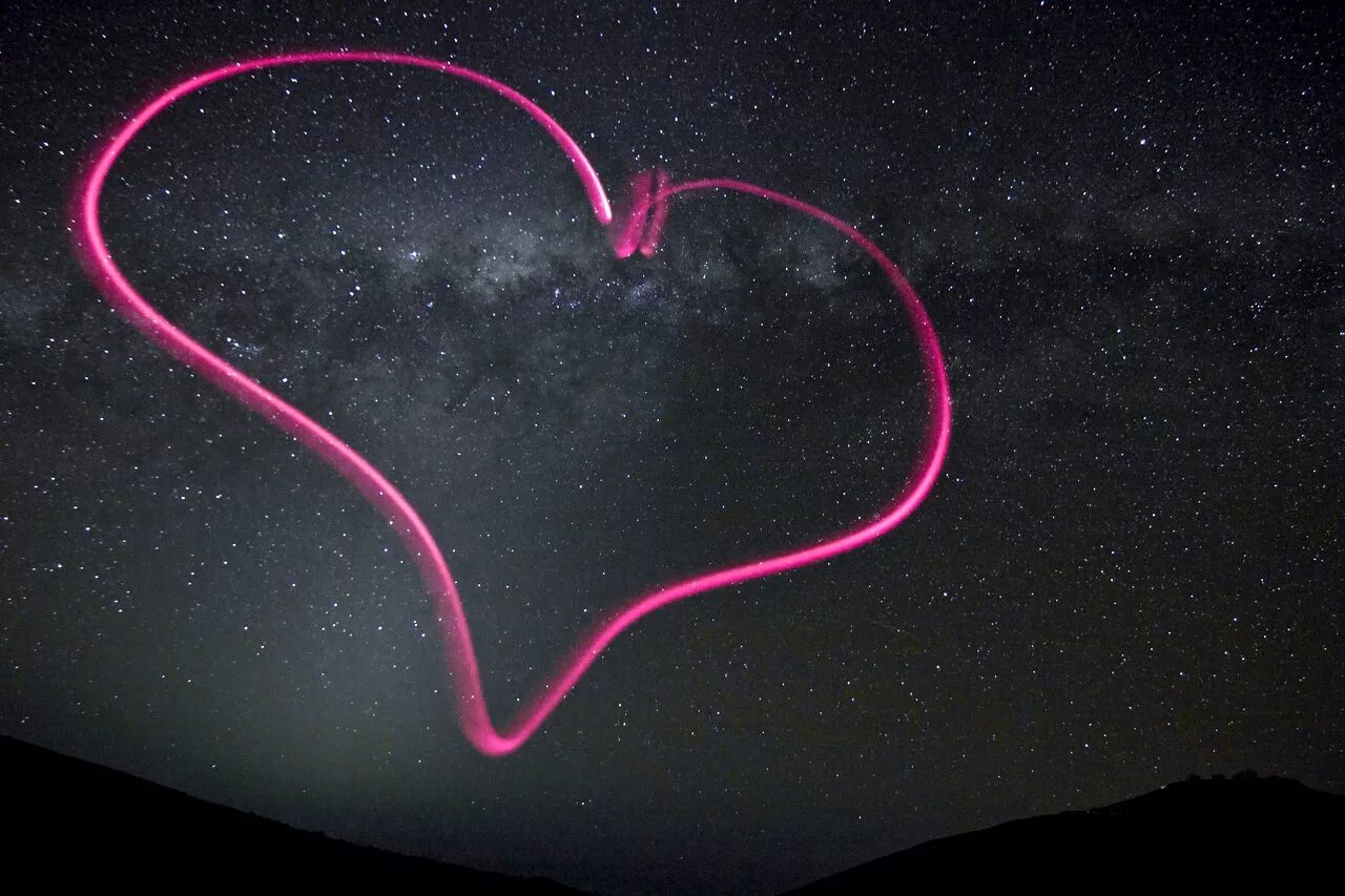 Сердце космос. Сердечко космос. Розовое сердце. Путь сердца.