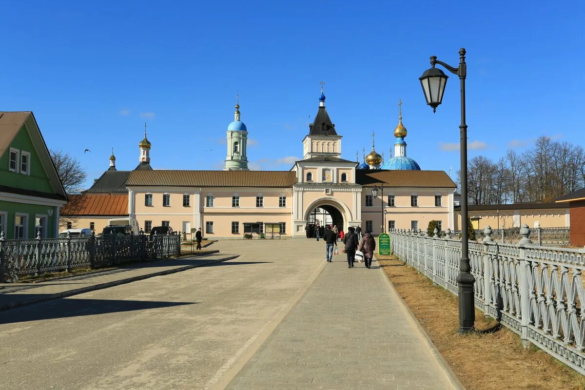 оптина пустынь монастырь зима. поездка в оптину пустынь из москвы. оптина пустынь монастырь с радугой. оптина пустынь введенский монастырь козельск. монастырь в калужской области оптина пустынь.