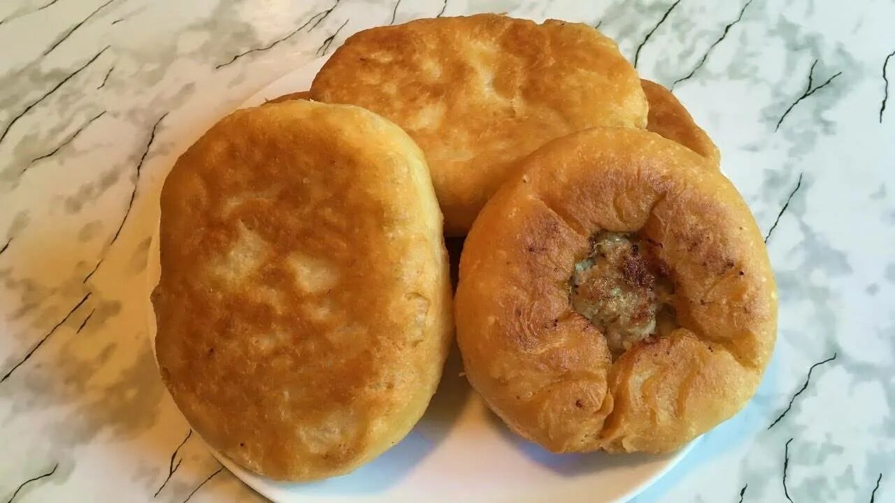 Рецепт беляшей с мясом пошаговая. Беляши. беляши на сковороде. домашние беляши с мясом. сочный беляш.