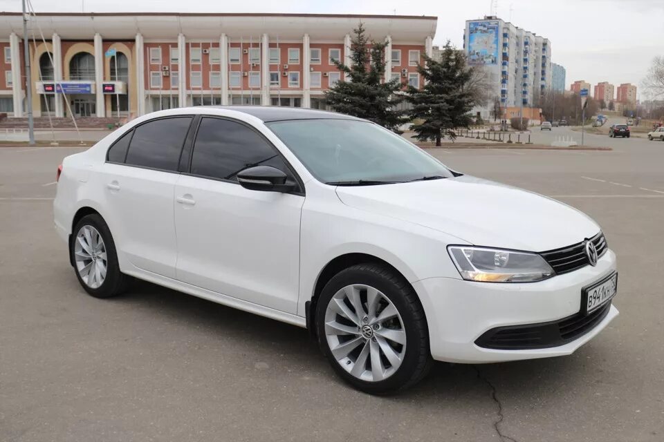 Volkswagen Jetta белая r17. Volkswagen Jetta белая r18. Диски на Фольксваген Джетта 6. Volkswagen Jetta 2014 на дисках. Drive2 volkswagen