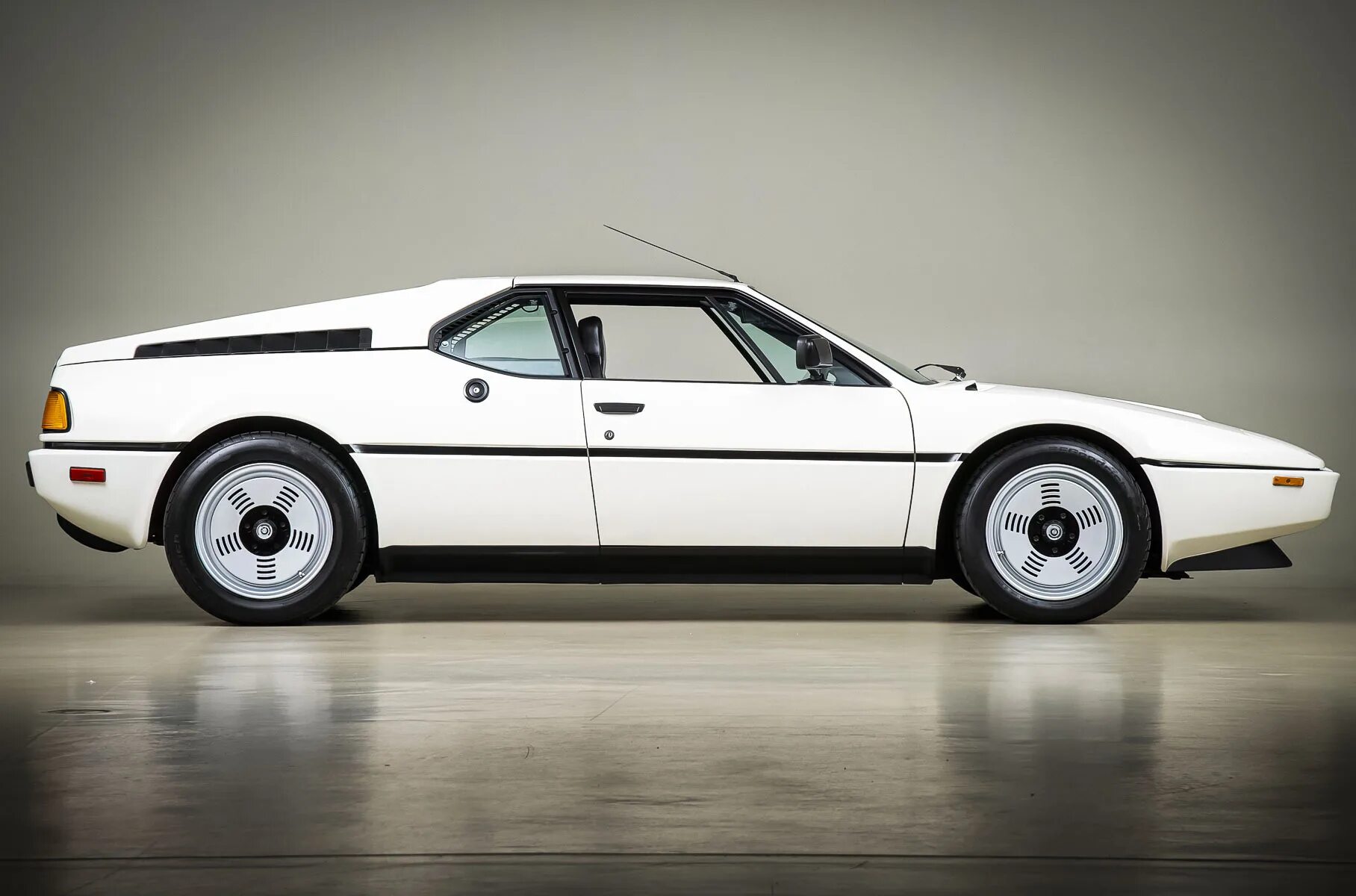 Bmw 850 csi cabrio. Бмв редкие модели. Bmw group classic. Bmw редкие модели. Bmw 850 e31 кабриолет.