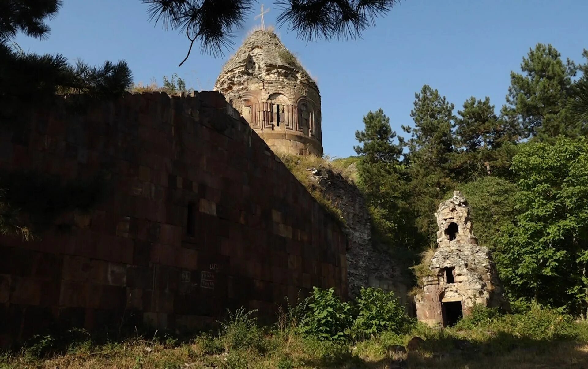 Хоракерт армения монастырь. Чинари армения. Чинари. Хачардзан. Чинар село.