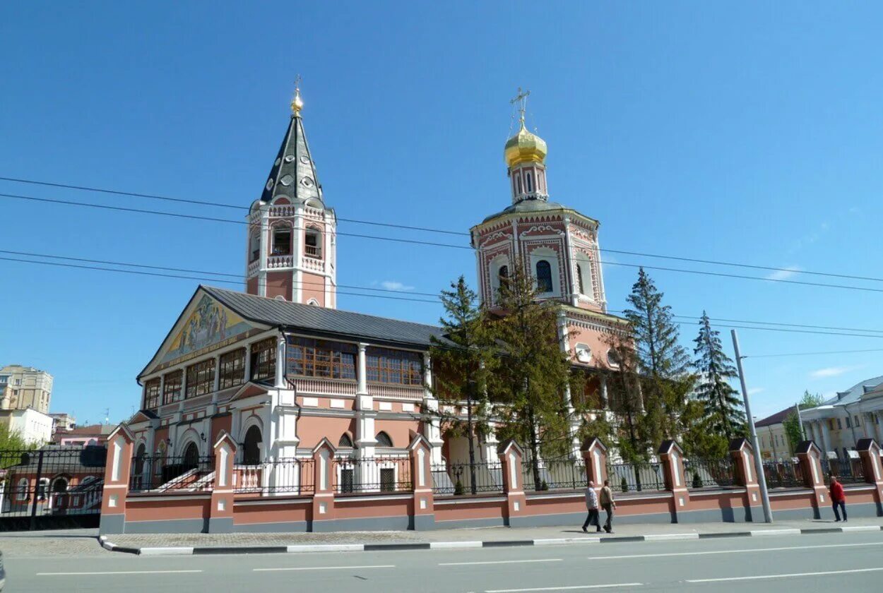 Церковь на музейной площади Саратов.