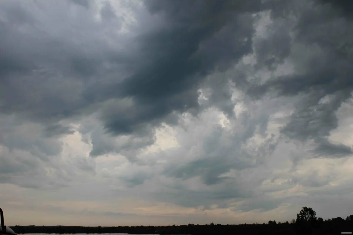 Небо предгрозовое темно синее словно. Грозовое небо. Грозовые тучи. Грозовые тучи. Тучи для фотошопа.