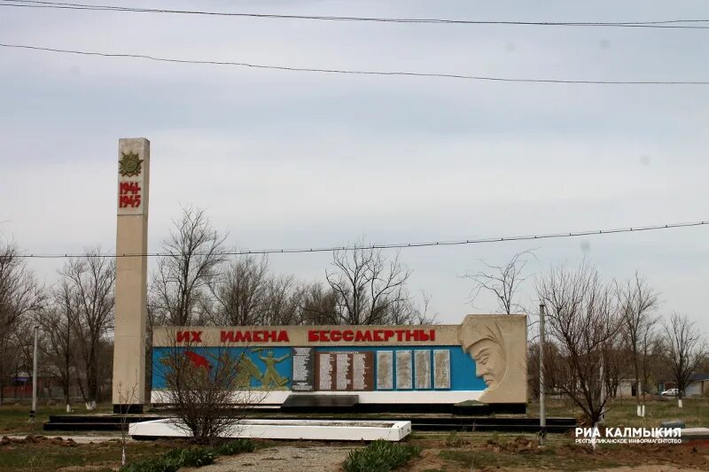 Село малые дербеты калмыкия. Хурул малые дербеты. Малодербетовский хурул. Спк плодовитое. Степная новь малые дербеты.
