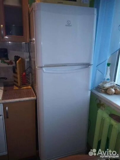 Индезит нижний новгород. Холодильник Индезит двухкамерный 2м. Холодильник Индезит двухкамерный св15040.