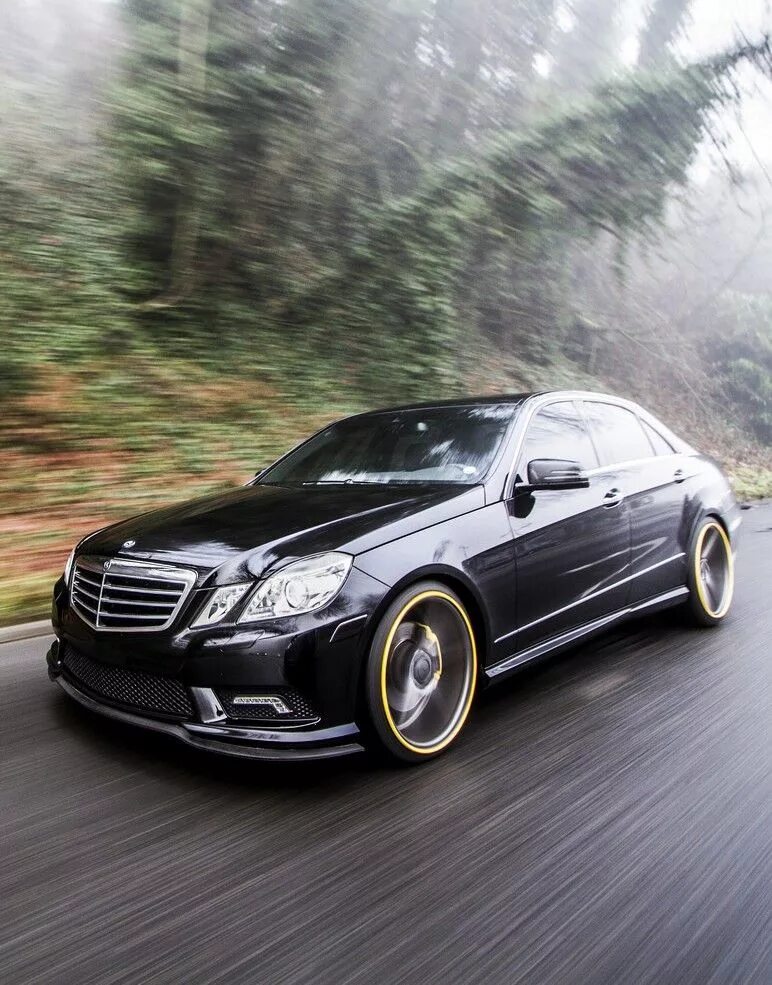 Мерен или мерин. С мереном. Обои на рабочий стол мерседес. Mercedes cls 63. Мерин машина.
