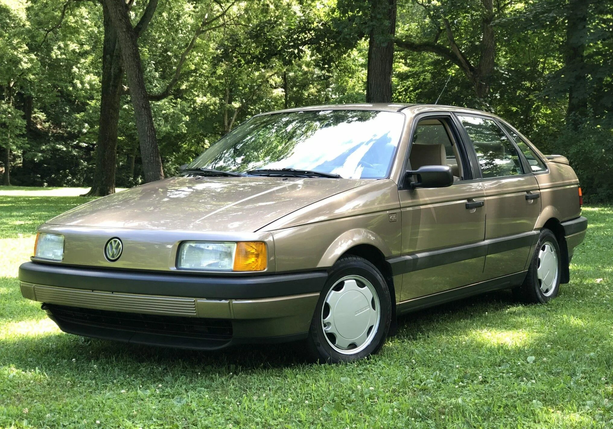 Года выпуска пассат б. VW Passat 1990. Фольксваген Пассат gl 1990. Volkswagen Пассат b3 1990. Volkswagen Пассат 1990.