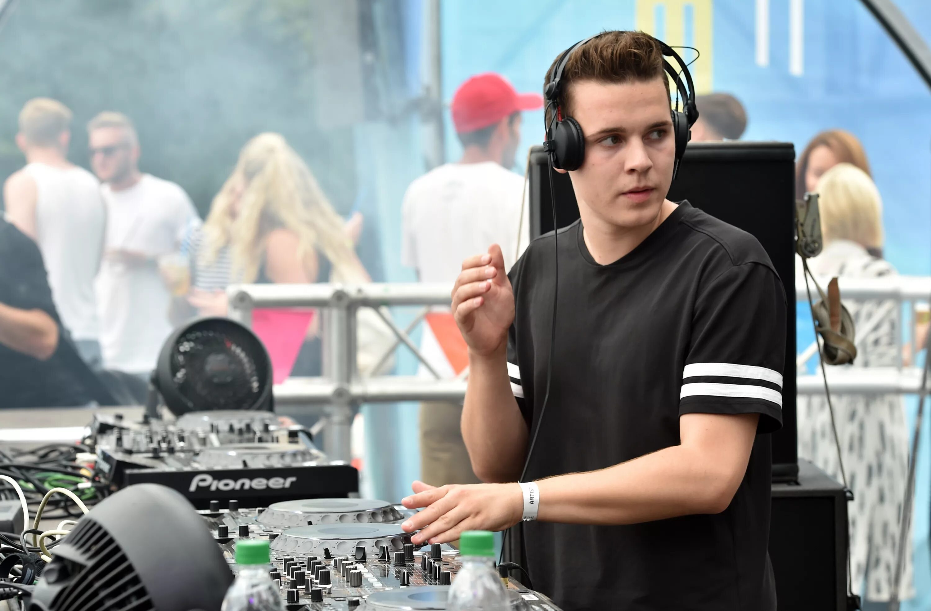 Felix Jaehn. Felix Jaehn фото. Felix jaehn still fall mp3