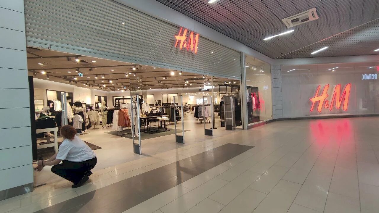 Second h. H&M ТРК. H M магазин. H M открылся. HM открытые магазины.