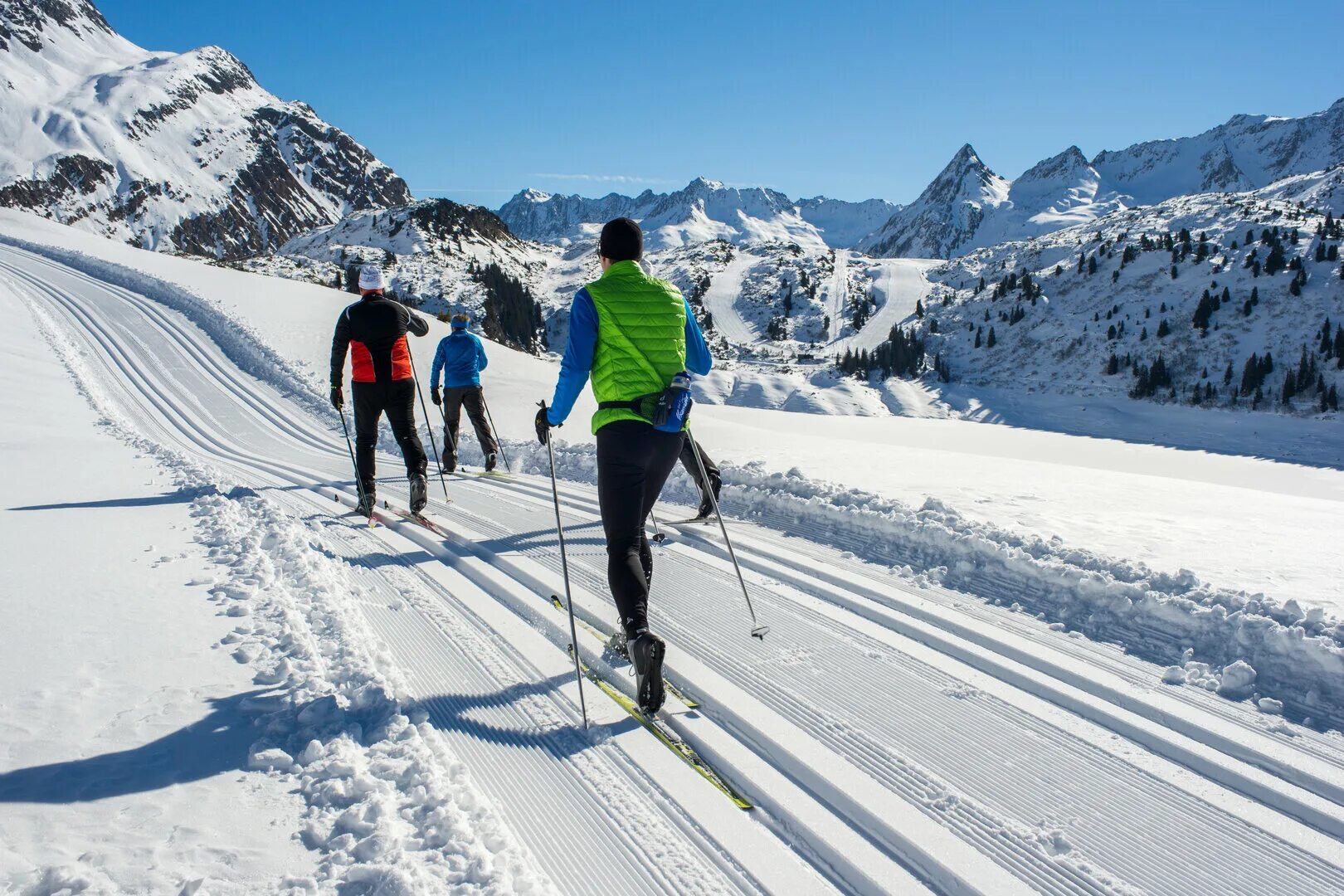 Running skiing