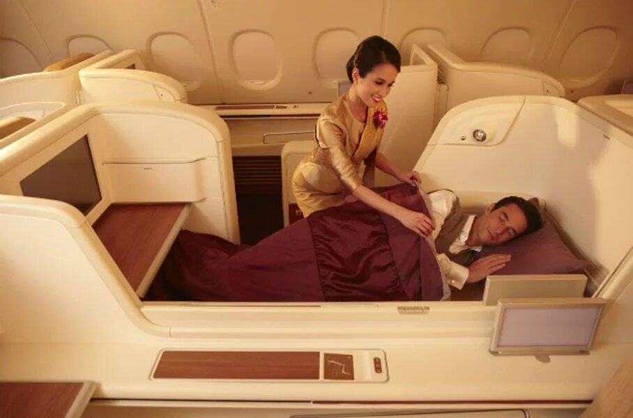 First class going first class. Thai Airlines first class. Самолет с лежачими местами. Спальные места в самолете. Самолет со спальными местами.