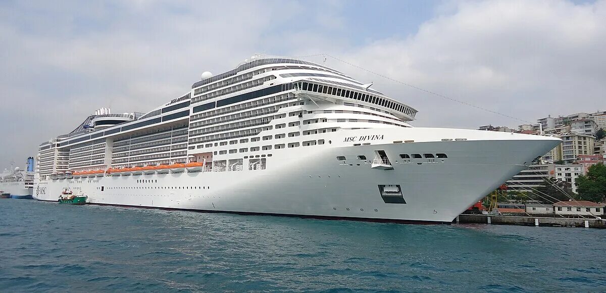 Msc местоположение. Лайнер дивина. мск дивина корабль. ocean liner luxury. msc messina.