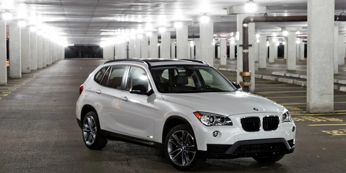 X 1 является. BMW x1 2013. BMW x1 белая. BMW x1 2021 белый. БМВ х1 2013 года.