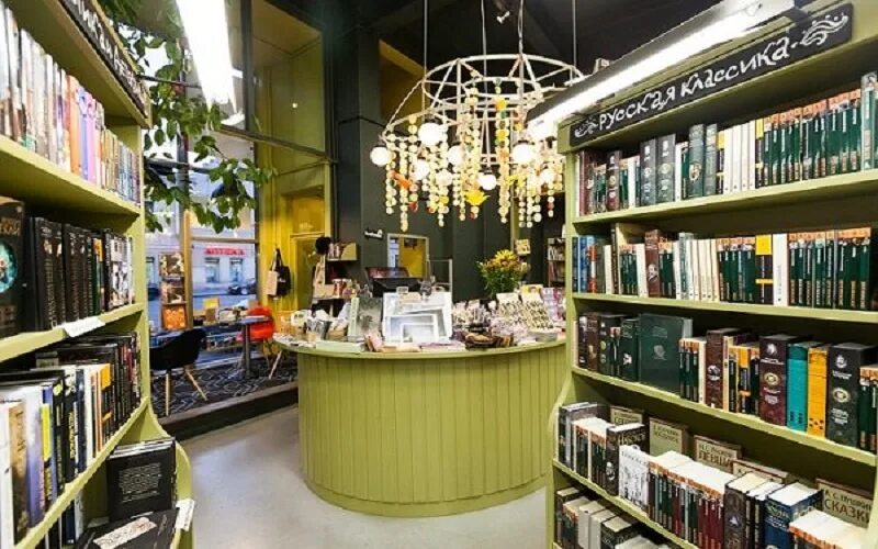 Word store 5. Книжный магазин подписные издания. Подписные издания магазин. Подписные издания интерьер. Книжный магазин Питер.