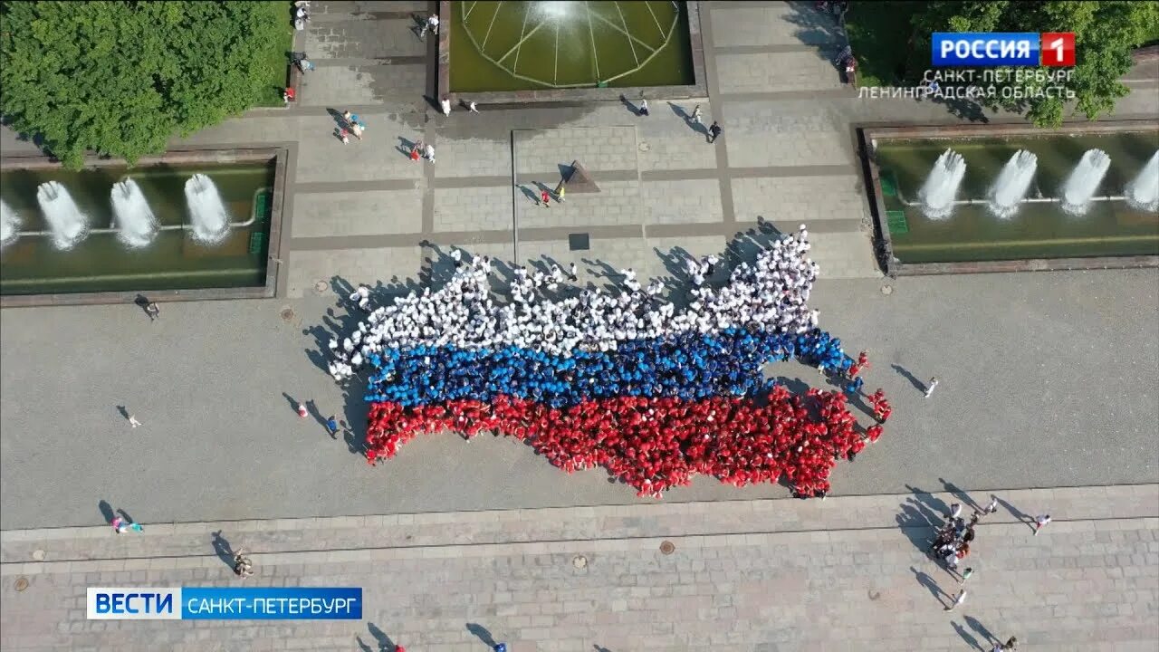 Три флага в петербурге. День российского флага в 2025. день россии петербург. флаг россии в питере. день флага санкт петербург 2025.