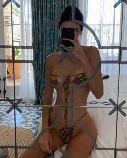 Kendall Jenner Sexy and Bikini Pics.