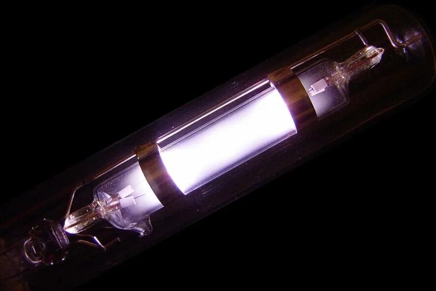 инертный газ ксенон. ксенон криптон аргон. инертный газ аргон. газ криптон в лампах. неоновая газоразрядная лампа спектр испускания.