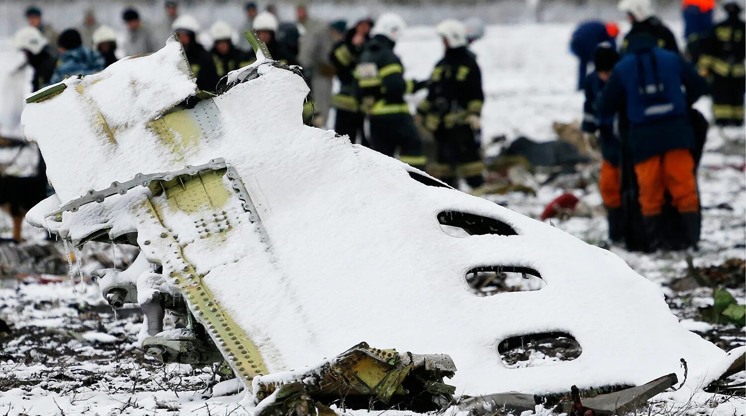 Дубай крушение. Крушение Боинга 737 в Ростове на Дону. Авиакатастрофа Боинг 737 Ростов на Дону. Катастрофа Boeing 737 в Ростове. Разбился Боинг 737 в Ростове на Дону.