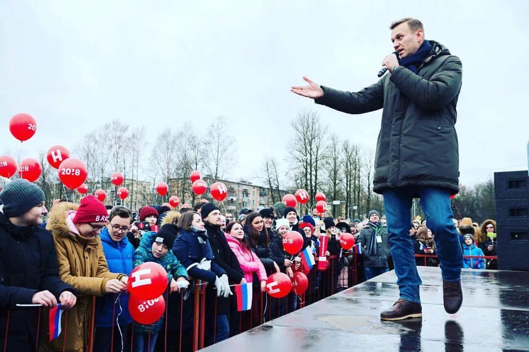 Выступления навального на митингах. Оратор на митинге. Навальный митинг 2011. Митинг Навального.