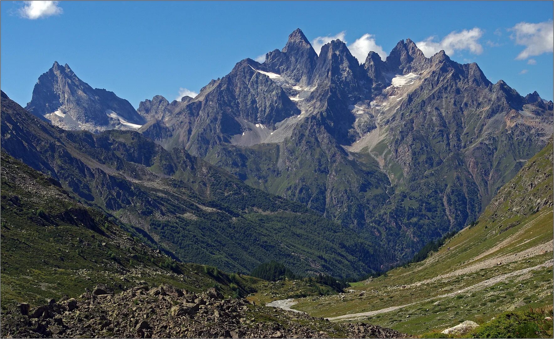 сарминское ущелье. махар высоко в горах. ущелье махар. махар высоко в горах. ущелье учкулан махар.