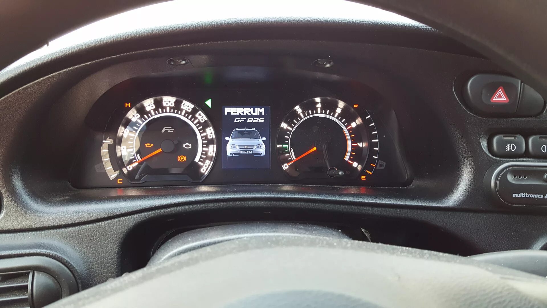 Электронный спидометр нива шевроле. Электронные приборы нива шевроле. Щиток приборов 2123 нива шевроле. Цифровая панель на ниву шевроле. Приборная панель нива шевроле.