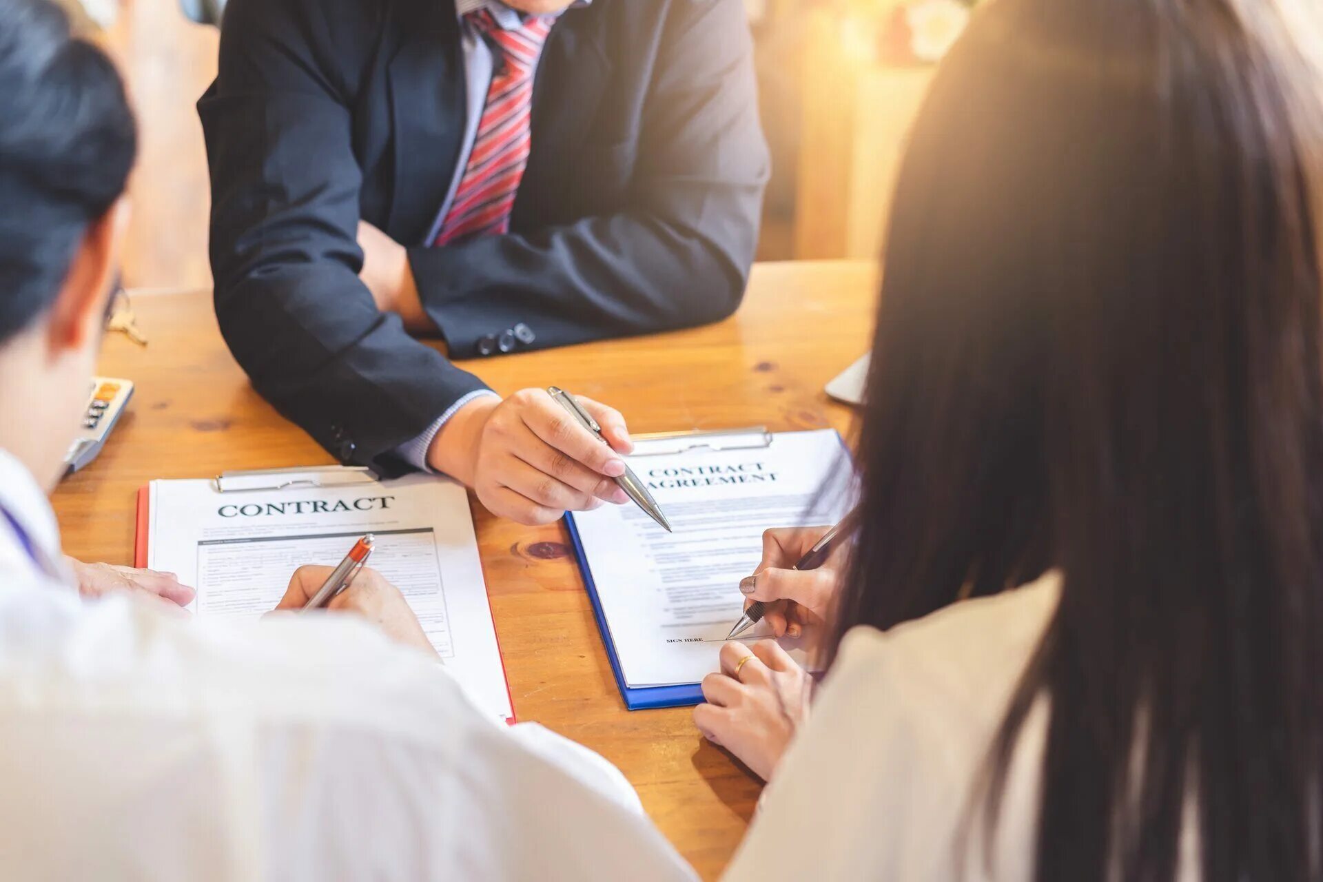 согласие банкротство. общение юриста. подписание брачного контракта. юрист в суде. раздел имущества супругов при разводе.