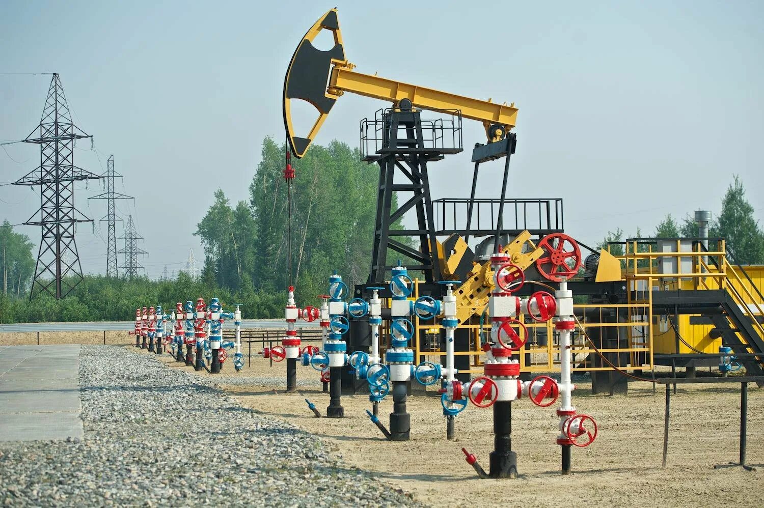 Нефтяное месторождение хмао. Самотлорское месторождение нижневартовск. Нефтегазодобывающий комплекс хмао-югры. Сургут месторождение нефти. Нефтяное месторождение хмао.